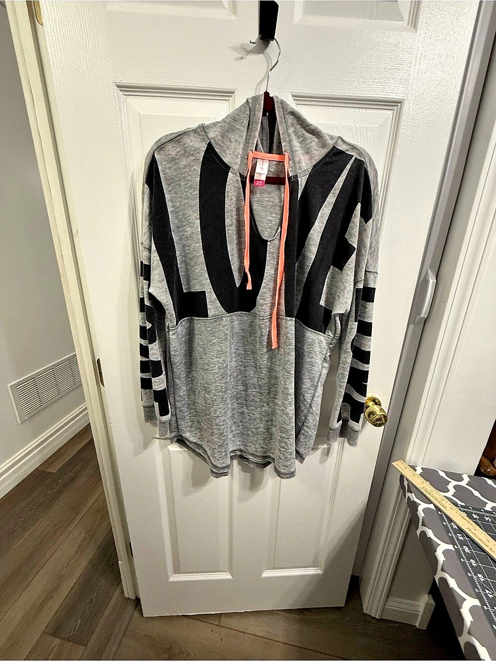 No Boundaries pullover hoodie Geometric Hoodie Gray & Black women’s XL